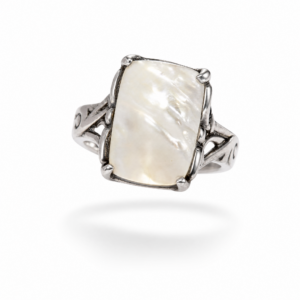 ANELLO CON ARGENTO ANTICATO E MADREPERLA